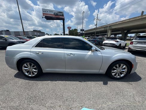 Used 2020 Chrysler 300 Limited image 7