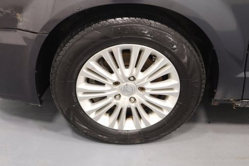 Used 2013 Chrysler Town & Country Touring-L image 22