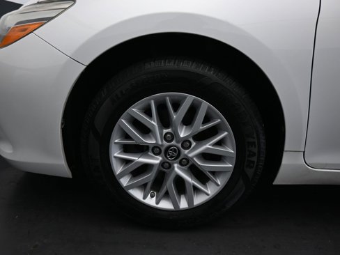 Used 2016 Toyota Camry LE image 46