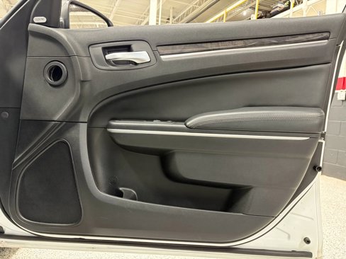 Used 2019 Chrysler 300 Limited image 31