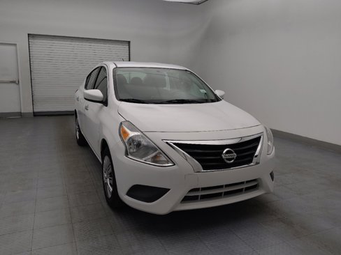 Used 2019 Nissan Versa SV image 14