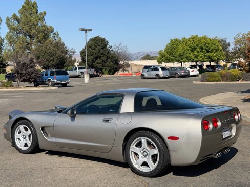 Used 1999 Chevrolet Corvette Coupe w/ Memory Pkg image 2
