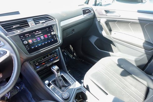 Used 2024 Volkswagen Tiguan SE w/ Panoramic Sunroof Package image 18