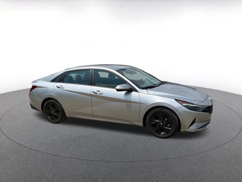 Used 2023 Hyundai Elantra SEL image 2