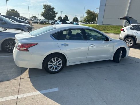 Used 2014 Nissan Altima 2.5 S w/ Display Audio Package image 3