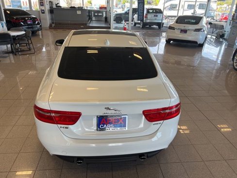 Used 2017 Jaguar XE Premium image 9