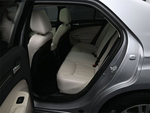 Used 2016 Chrysler 300 C image 27