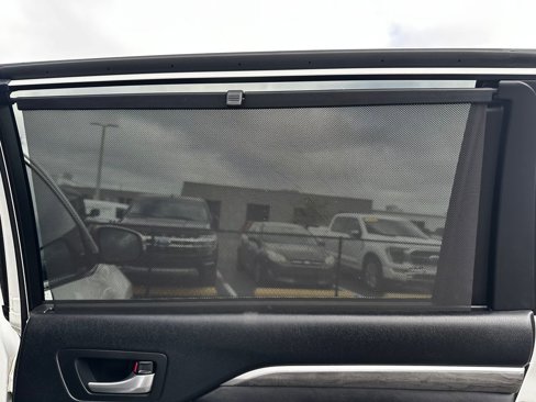 Used 2017 Toyota Highlander Limited Platinum image 38
