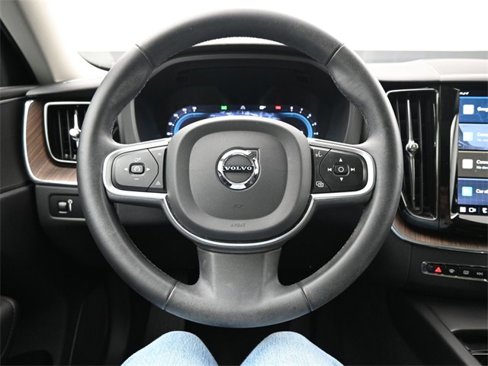 Used 2022 Volvo XC60 B5 Momentum w/ Climate Package image 25