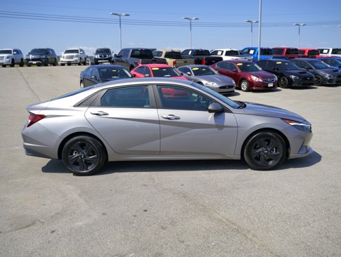 Used 2023 Hyundai Elantra SEL image 4