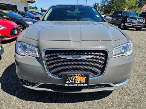 Used 2018 Chrysler 300 Touring L image 8
