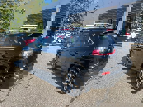 Used 2021 Jeep Cherokee Limited w/ Elite Package image 3