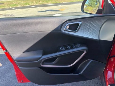 Used 2021 Kia Soul LX image 9