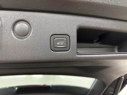 Used 2018 Chevrolet Equinox LT image 27