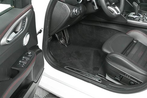 New 2025 Alfa Romeo Giulia w/ Driving Assist Package image 7