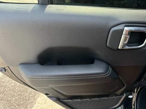 Used 2022 Jeep Wrangler Unlimited Sahara image 27