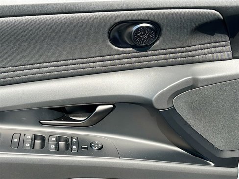 New 2025 Hyundai Elantra SEL image 17