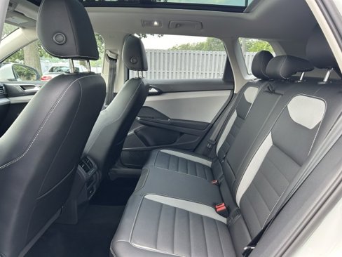 Used 2022 Volkswagen Taos SEL image 21