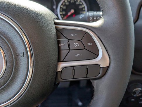 Used 2018 Jeep Renegade Latitude image 21
