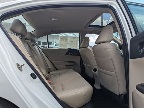 Used 2017 Honda Accord Touring image 16