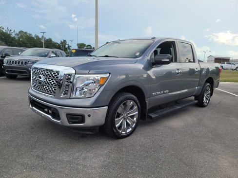 Used 2018 Nissan Titan SV w/ Chrome Package image 2