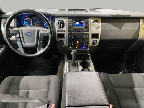 Used 2017 Ford Expedition XLT image 18