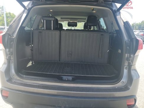 Used 2018 Toyota Highlander XLE image 23