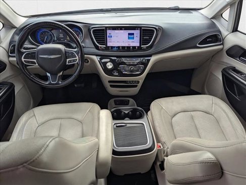 Used 2021 Chrysler Pacifica Touring-L image 15