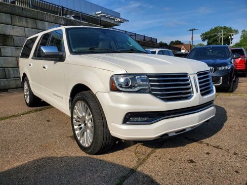 Used 2015 Lincoln Navigator L 4WD image 2