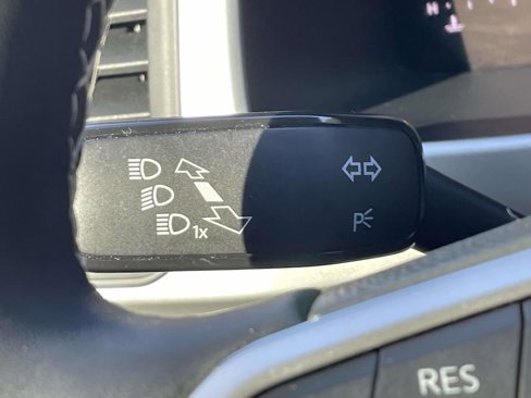 Used 2023 Volkswagen Atlas SE image 32