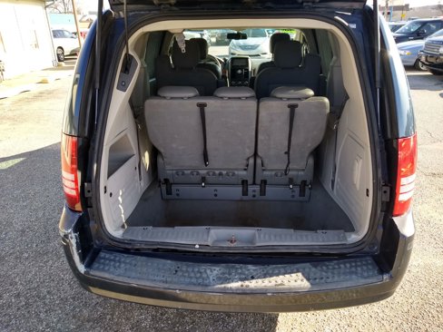 Used 2008 Chrysler Town & Country Touring image 9