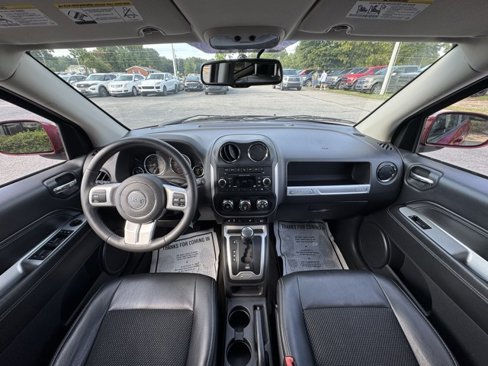 Used 2017 Jeep Compass Latitude image 18