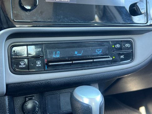 Used 2018 Toyota Corolla LE image 23