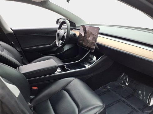 Used 2020 Tesla Model 3 Standard Range image 19