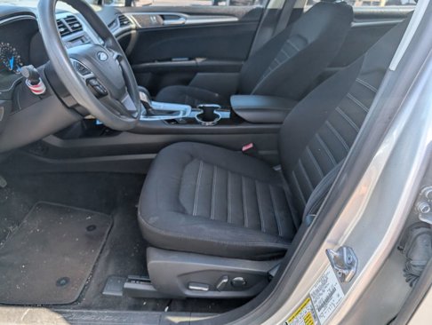 Used 2015 Ford Fusion SE image 9