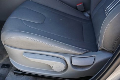 Used 2024 Hyundai Elantra SEL w/ Convenience Package image 11