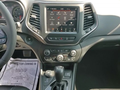 Used 2023 Jeep Cherokee Altitude Lux image 17