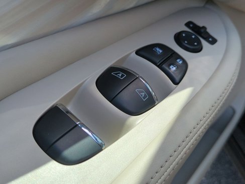 Used 2017 Nissan Murano Platinum image 14