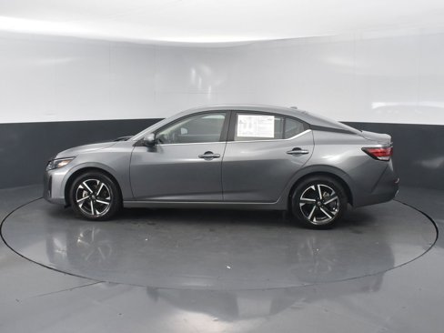Used 2024 Nissan Sentra SV image 3