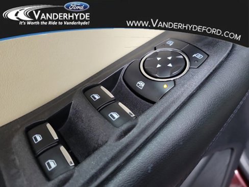 Used 2022 Ford Edge SEL w/ Convenience Package image 18