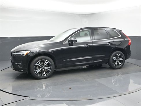 Used 2022 Volvo XC60 B5 Momentum w/ Climate Package image 4