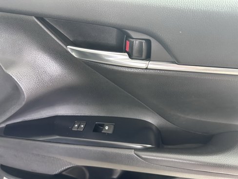 Used 2020 Toyota Camry SE image 10