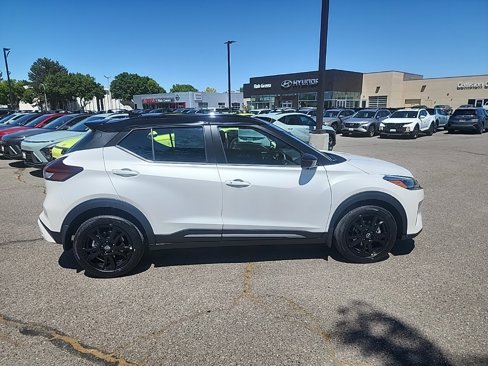New 2024 Nissan Kicks SR image 7