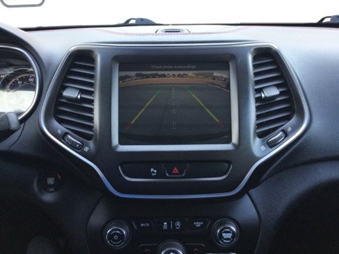 Used 2020 Jeep Cherokee Trailhawk w/ Cold Weather Group image 11