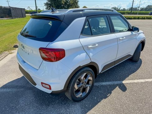 Used 2022 Hyundai Venue Limited w/ Cargo Package image 3