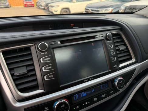 Used 2015 Toyota Highlander XLE image 26