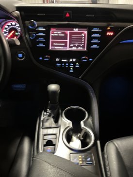 Used 2018 Toyota Camry XSE image 25