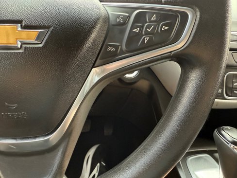 Used 2018 Chevrolet Equinox LS image 27