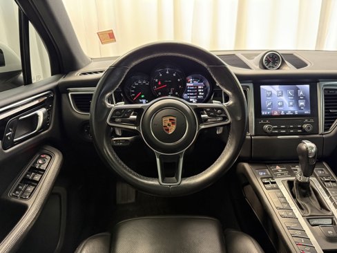 Certified 2018 Porsche Macan Sport Edition image 12