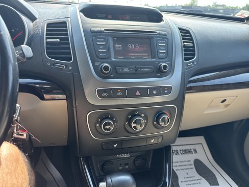 Used 2015 Kia Sorento LX image 13